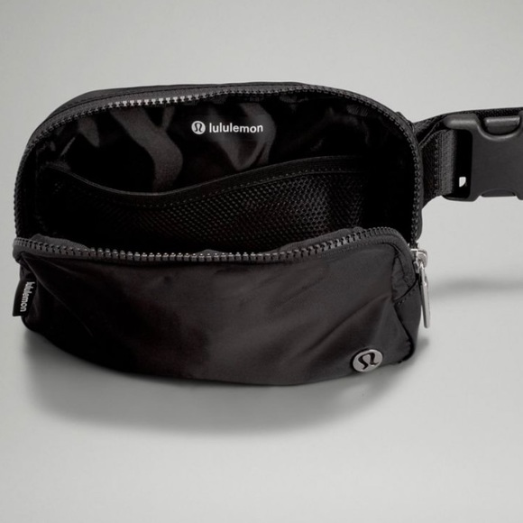 NWT LULULEMON EVERYWHERE SIGNATURE BELT BAG - Picture 4 of 6